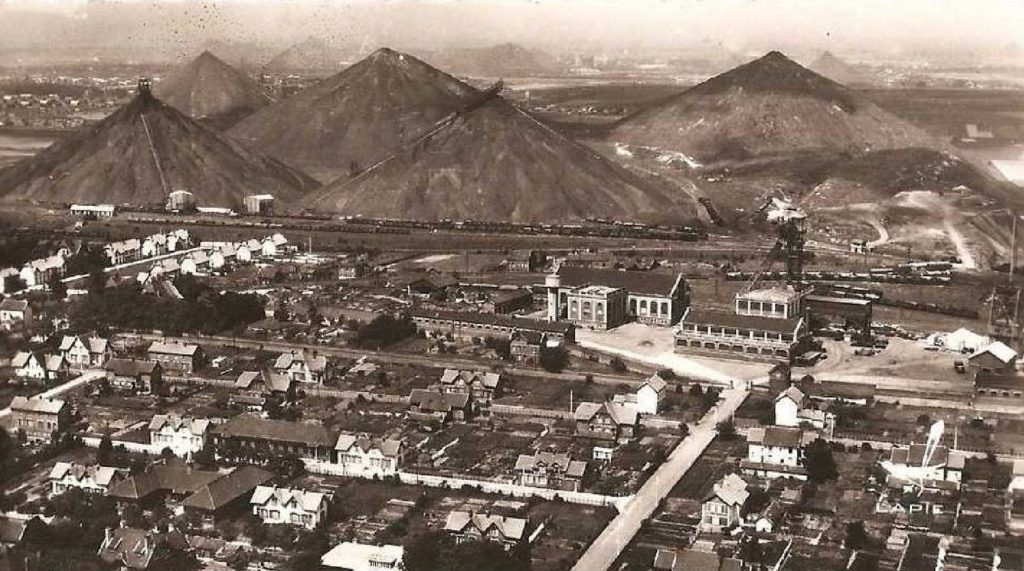 Terrils de Loos-en-Gohelle dans les années 30